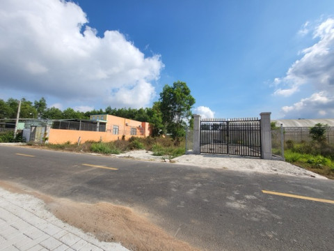 Đất nền xã Đất Đỏ - Diện tích 176m2 có sẵn thổ cư mặt tiền đường Nguyễn Huệ