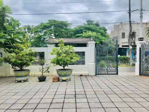 Bán biệt thự xã Phước Hải - Biệt thự 836m2 sẵn 150m2 thổ cư ven biển