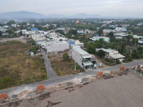 Bán đất Phước Hải gần biển. Diện tích 10 x 30 có 7 lô giá F0 3,2 tỷ 2 tháng công chứng