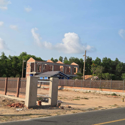 SIÊU VIP KHU NHÀ VƯỜN - Dt 425m2 10m x 43m có thổ cư, shr ra biển 10p